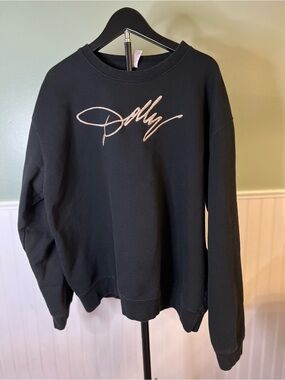 Dolly in Gold Metallic Script, Black Crewneck Sweatshirt. Size XL
